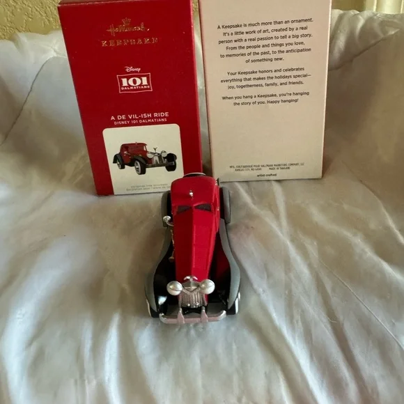Hallmark Disney Cruella Deville Car Christmas ornament - Picture 2 of 3
